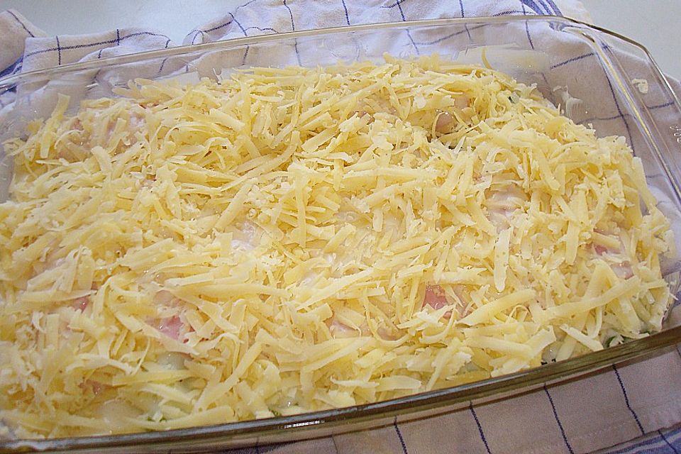 Porreerollen mit Schinken und drei Käsesorten Porreerollen mit Schinken und drei Käsesorten