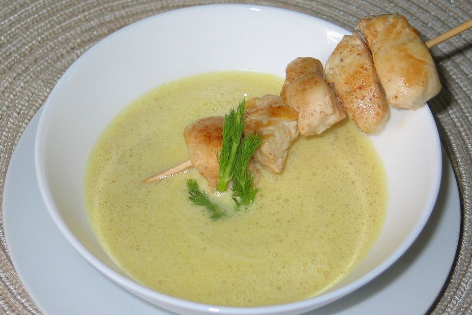 Fenchelsuppe mit Safran und Geflügelbrust