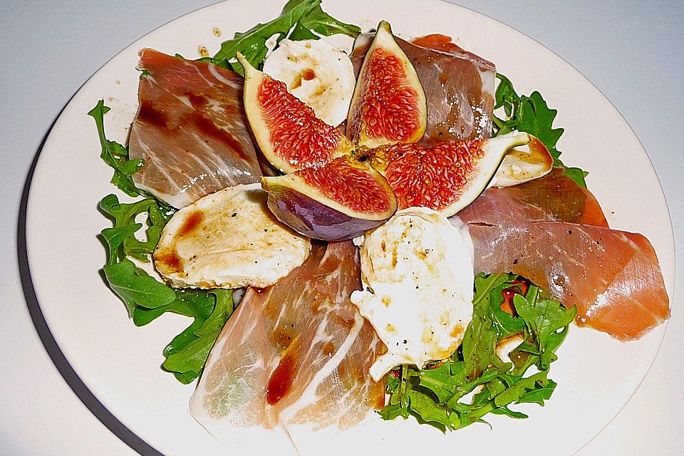 Feigensalat mit Parmaschinken und Mozzarella Feigensalat mit Parmaschinken und Mozzarella