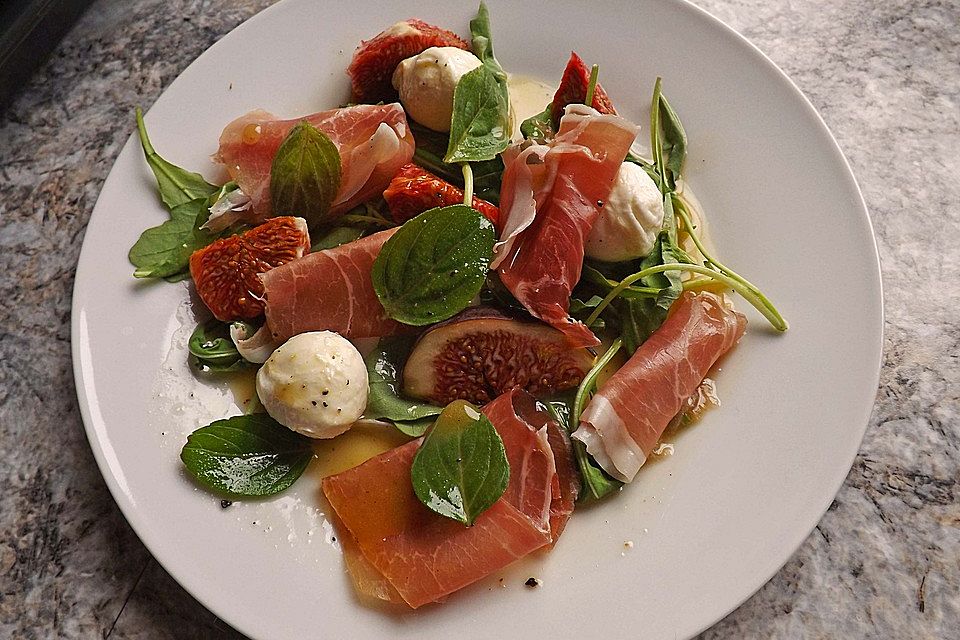 Feigensalat mit Parmaschinken und Mozzarella Feigensalat mit Parmaschinken und Mozzarella