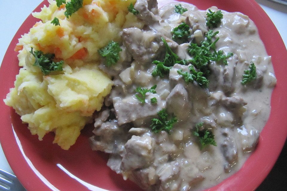 Boeuf Stroganoff mit Schweinefilet