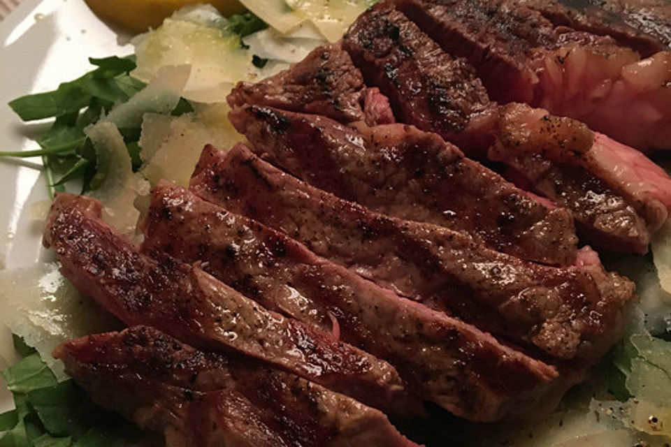 Tagliata di manzo con pomodoro e rucola