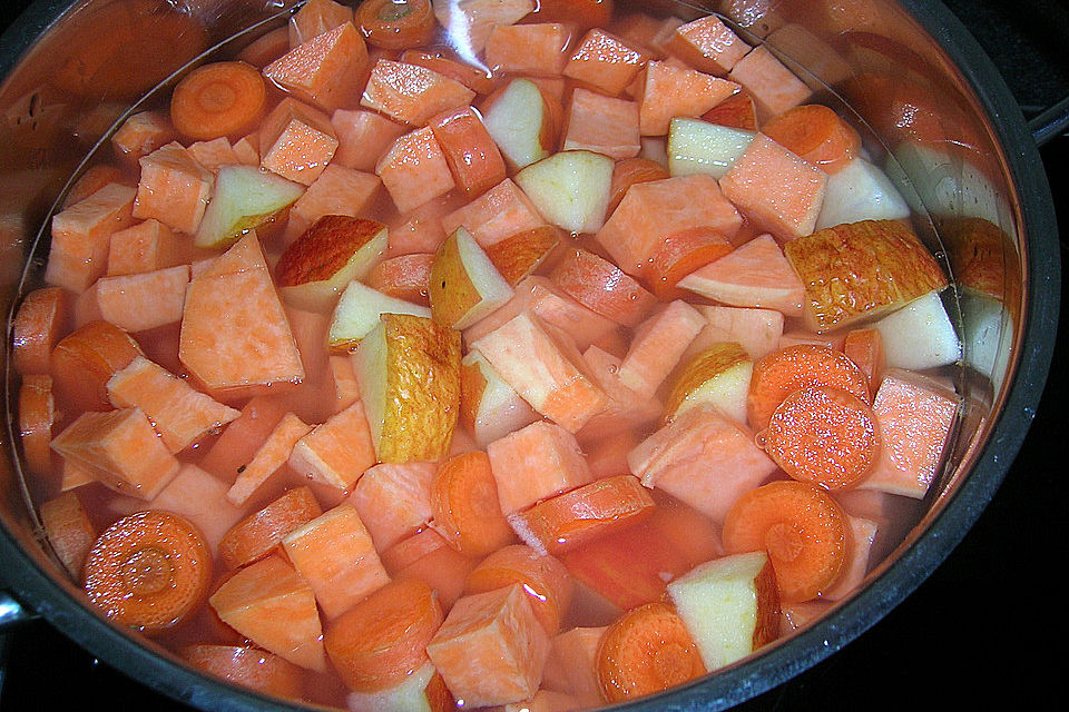 Süßkartoffel-Apfel-Suppe mit Curry