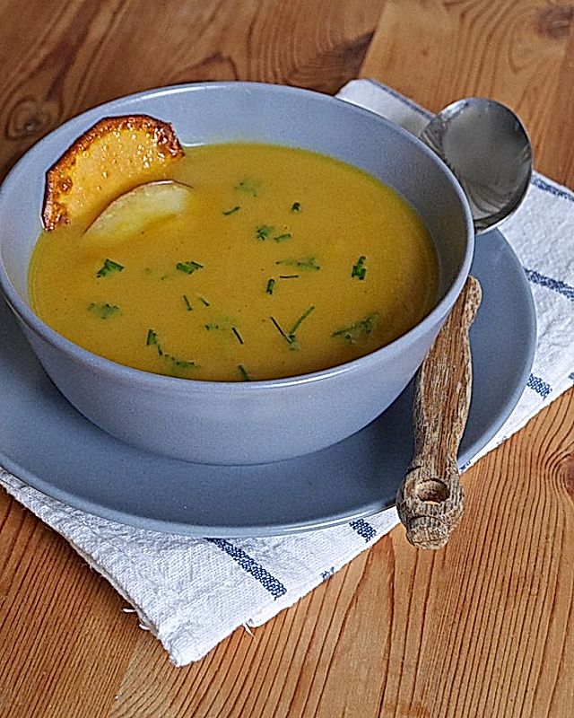 Süßkartoffel-Apfel-Suppe mit Curry
