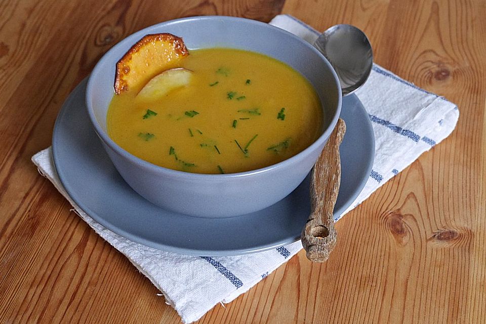 Süßkartoffel-Apfel-Suppe mit Curry