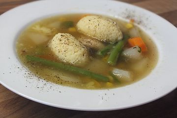 Bohnen-Gemüseeintopf mit Grießklößchen