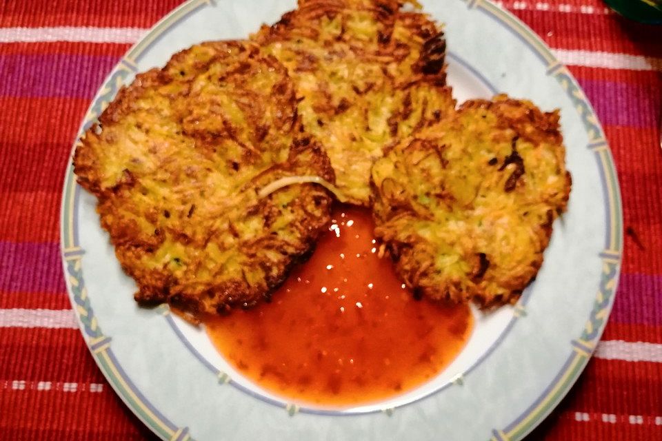 Kartoffelpuffer mit Zucchini und Karotten