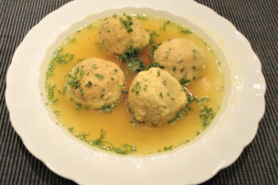 Bröselknödel Suppe