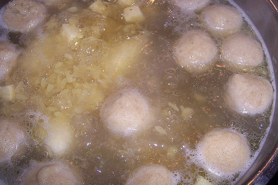 Bröselknödel Suppe