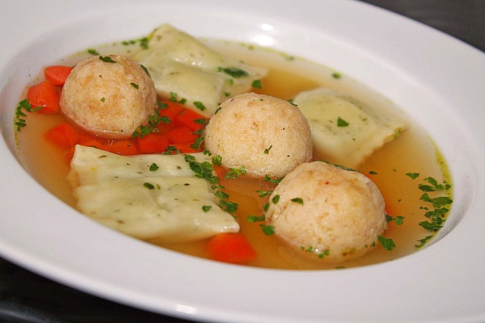 Bröselknödel Suppe