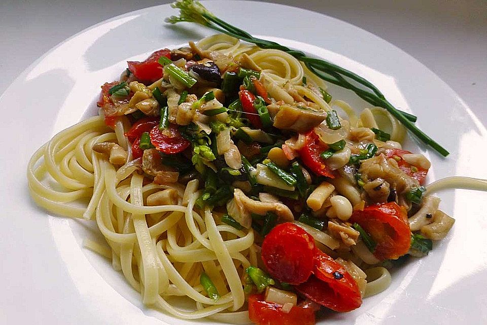 Spaghetti mit Bärlauch und Pilzen