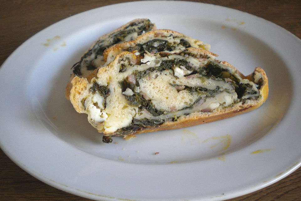 Spinatstrudel mit Bulgur und Schafskäse