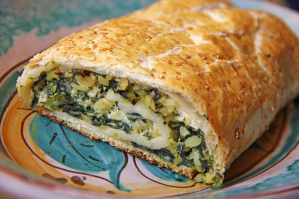 Spinatstrudel mit Bulgur und Schafskäse