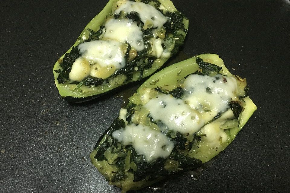 Zucchini mit Ziegenkäse - Spinat - Füllung