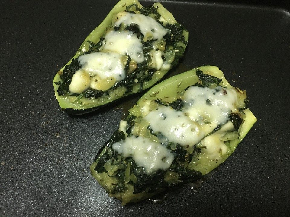 Zucchini mit Ziegenkäse - Spinat - Füllung von Hani| Chefkoch Zucchini mit Ziegenkäse - Spinat - Füllung von Hani| Chefkoch