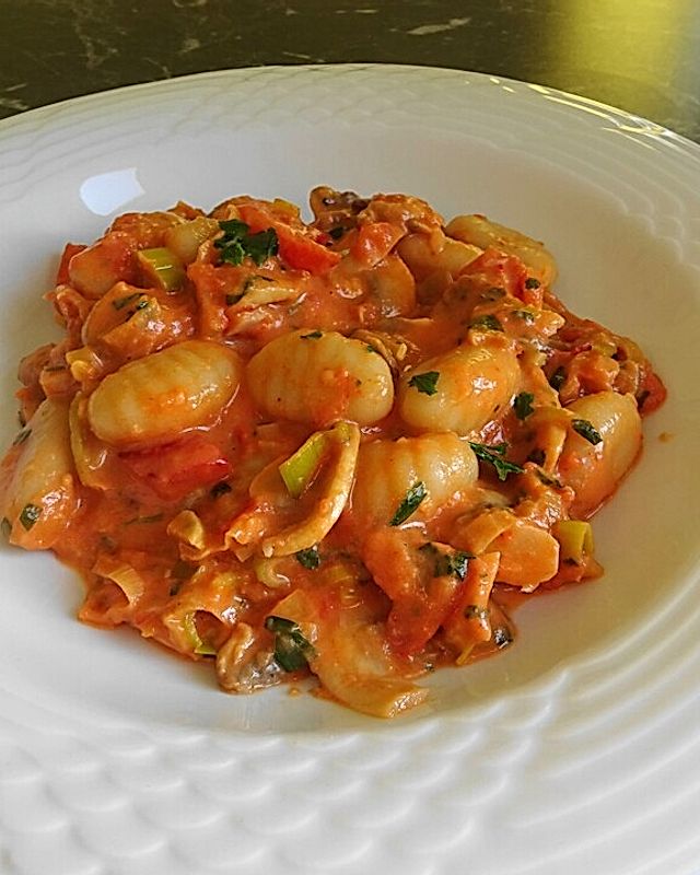 Gnocchi - Pfanne mit Gemüse in Tomatensahnesauce