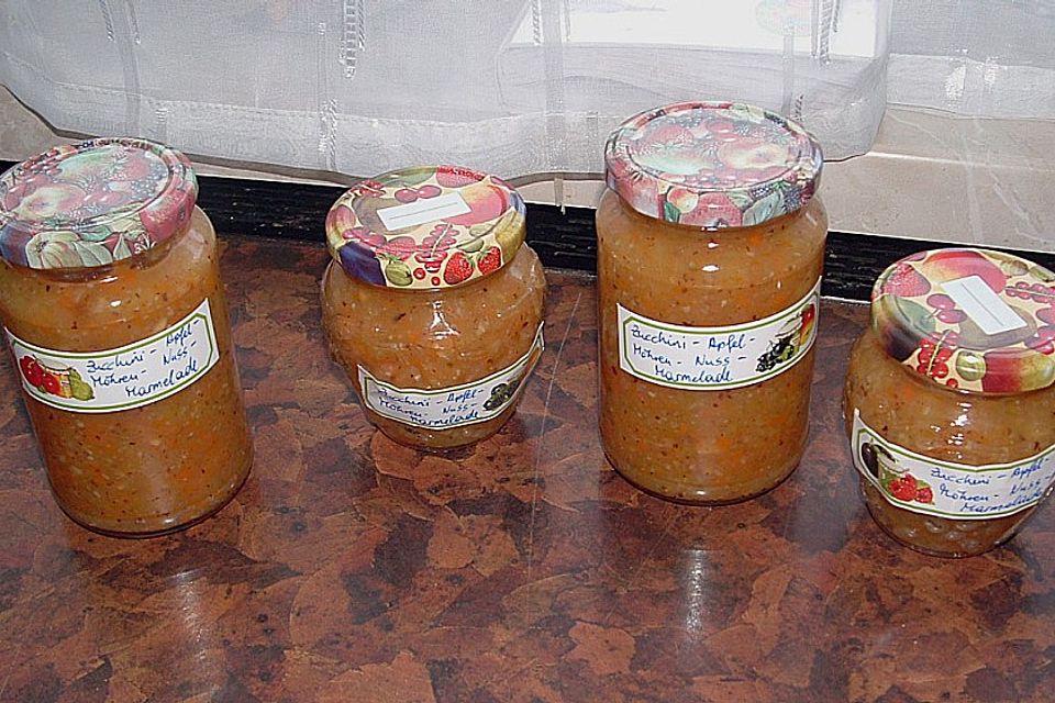 Zucchini - Apfel - Möhren - Nuss - Marmelade