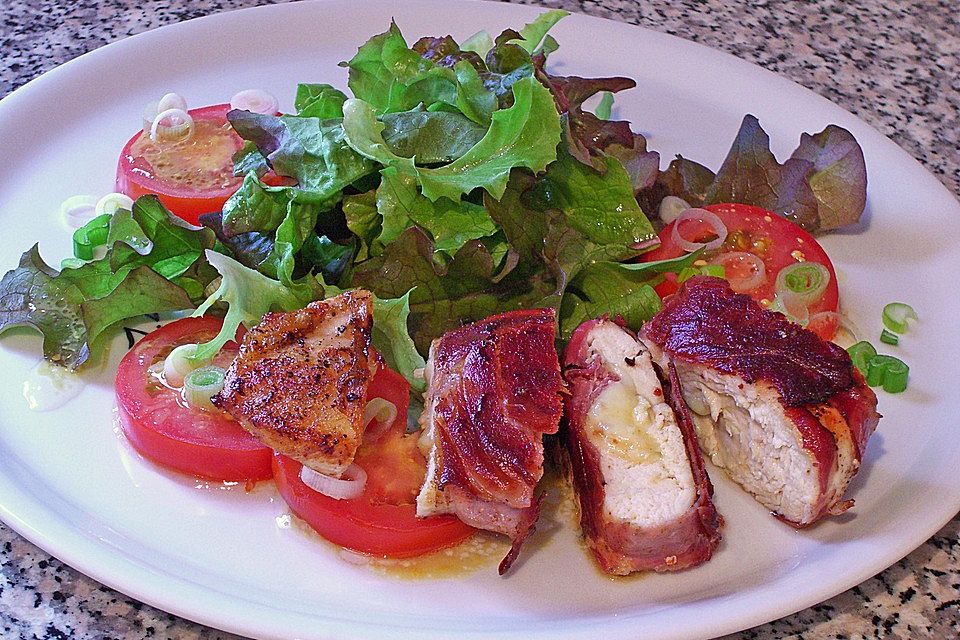 Eichblattsalat mit gefüllten Hähnchenbrustfilets