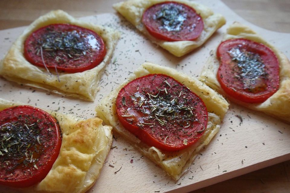 Blätterteig-Tomaten-Quadrate