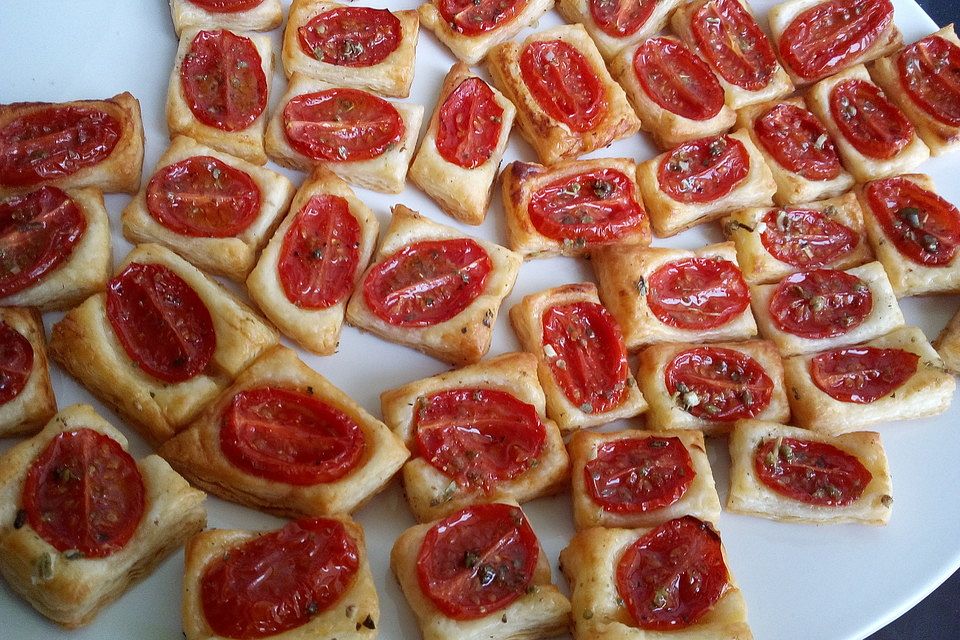 Blätterteig-Tomaten-Quadrate