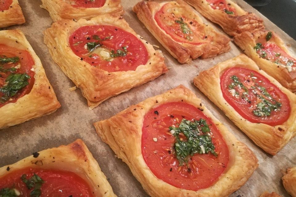 Blätterteig-Tomaten-Quadrate