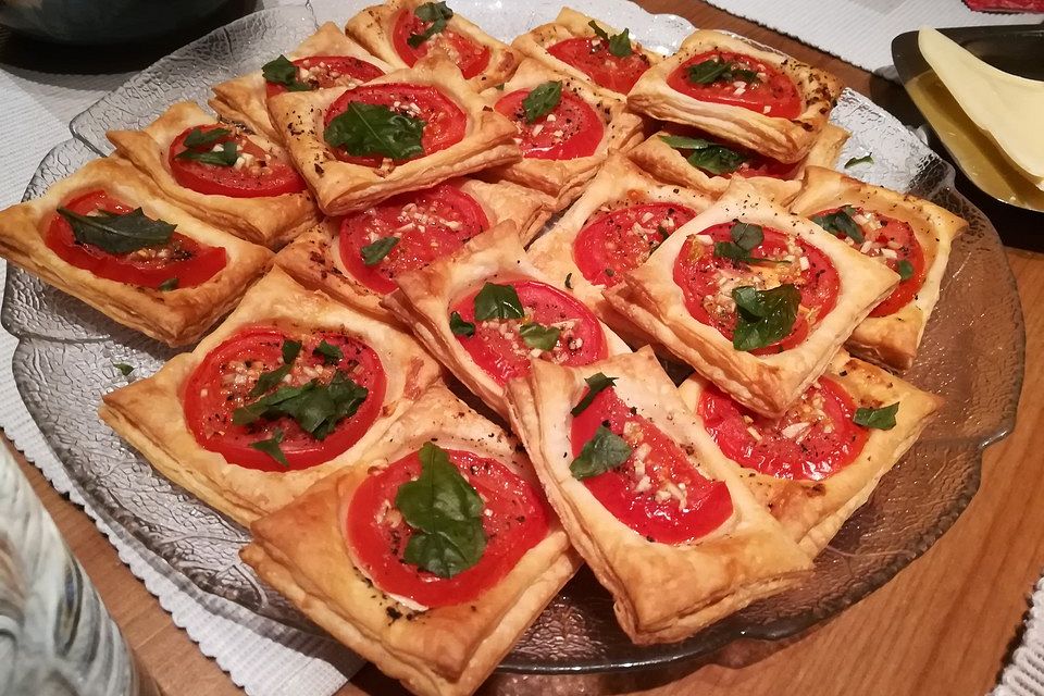 Blätterteig-Tomaten-Quadrate