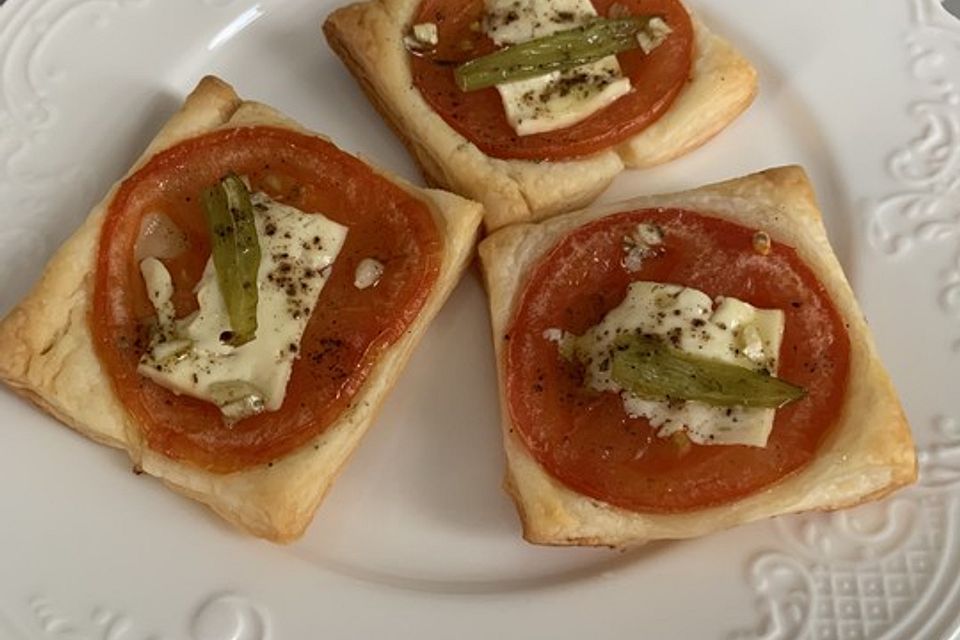 Blätterteig-Tomaten-Quadrate