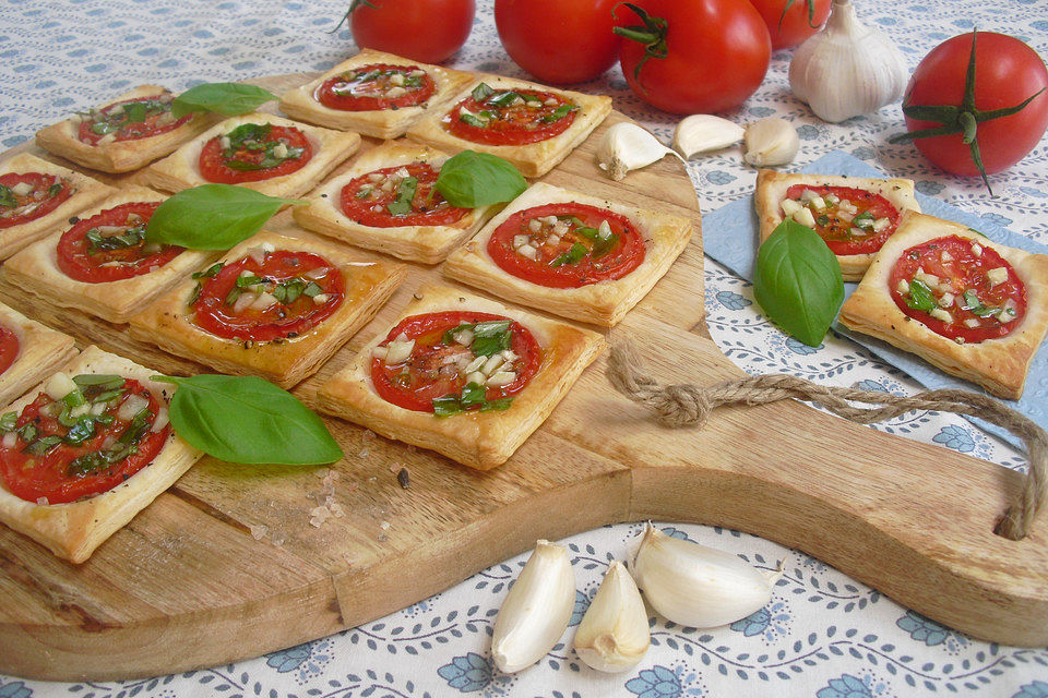 Blätterteig-Tomaten-Quadrate