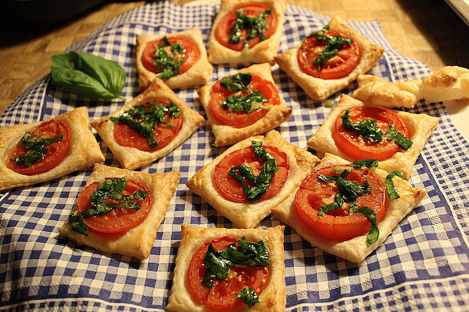 Blätterteig-Tomaten-Quadrate