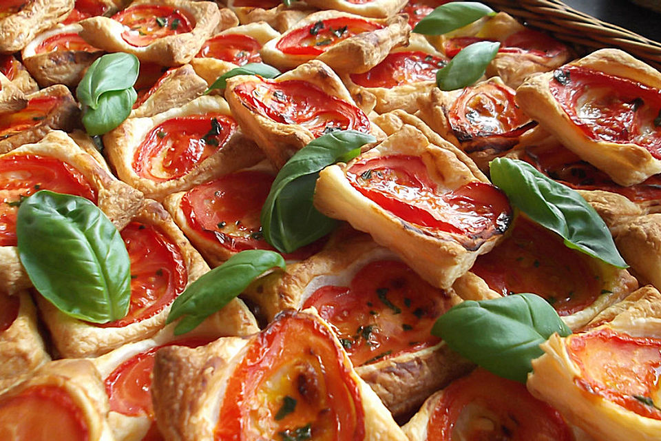 Blätterteig-Tomaten-Quadrate