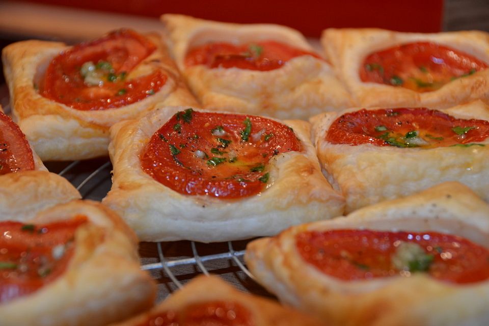 Blätterteig-Tomaten-Quadrate