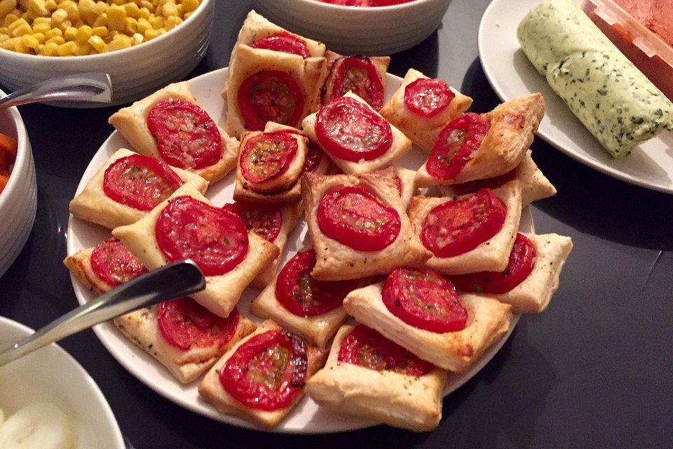 Blätterteig-Tomaten-Quadrate