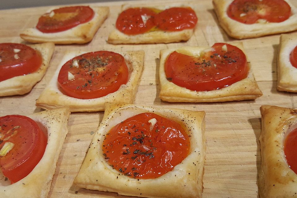 Blätterteig-Tomaten-Quadrate