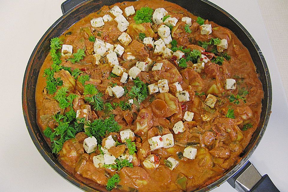 Tortellini mit Tomaten und Feta überbacken