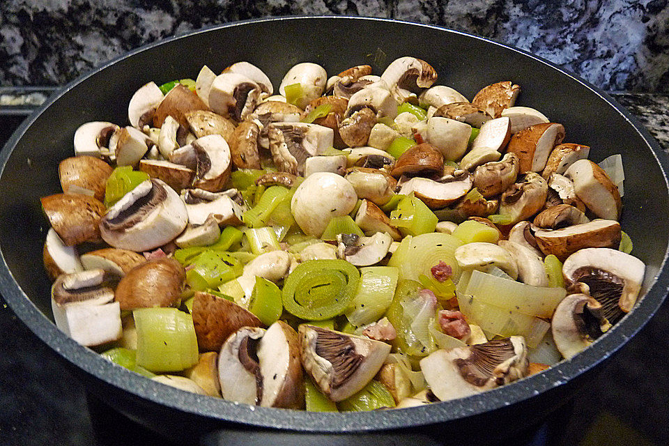 Lauchgemüse mit Pilzen und Speck