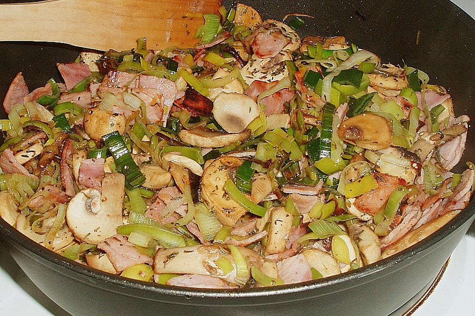 Lauchgemüse mit Pilzen und Speck