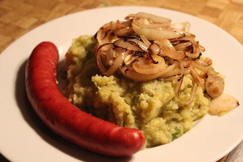 Rosenkohlpüree mit geschmelzten Zwiebeln