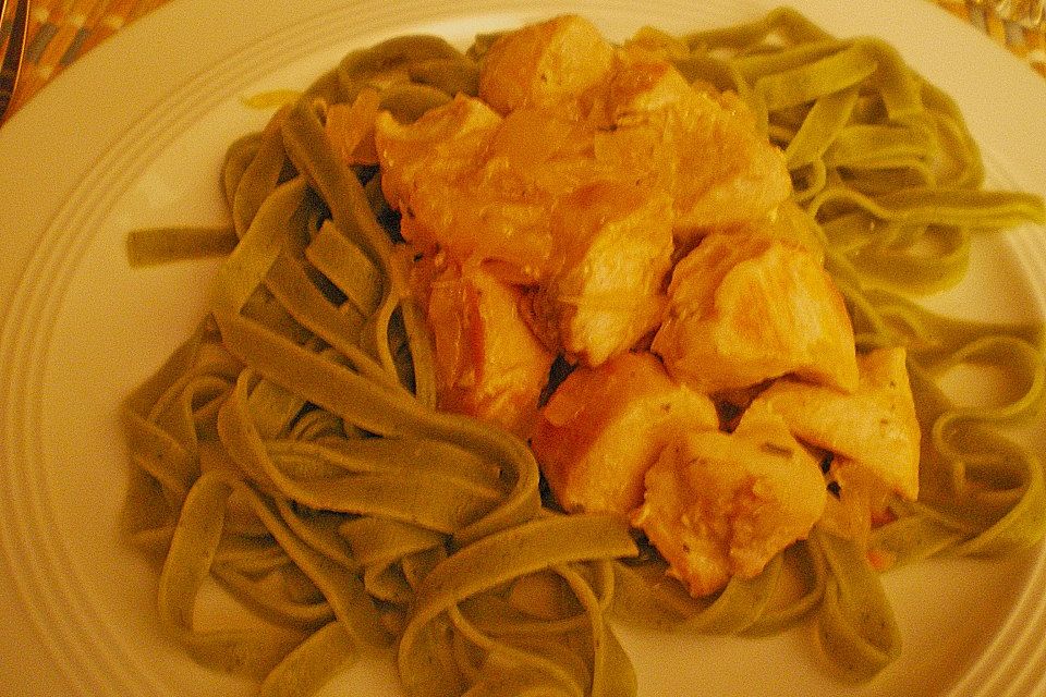 Pasta mit Hähnchen in Orangensauce Pasta mit Hähnchen in Orangensauce