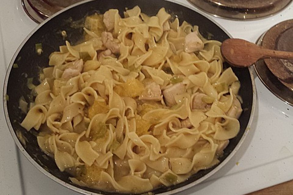 Pasta mit Hähnchen in Orangensauce Pasta mit Hähnchen in Orangensauce