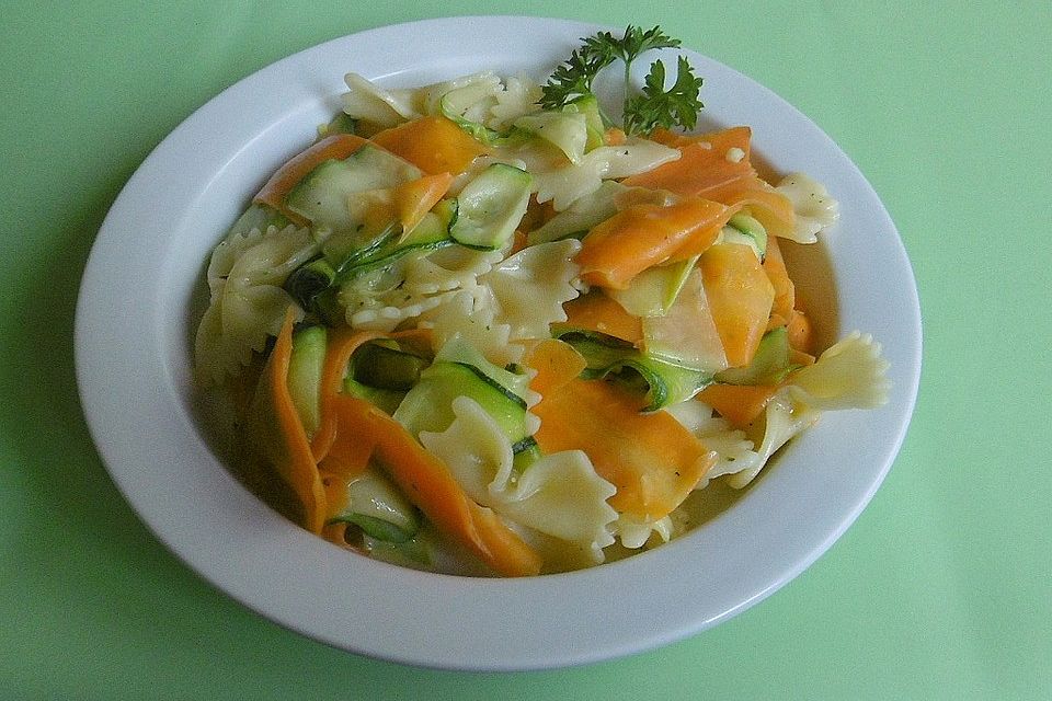 Möhren - Zucchini - Nudeln