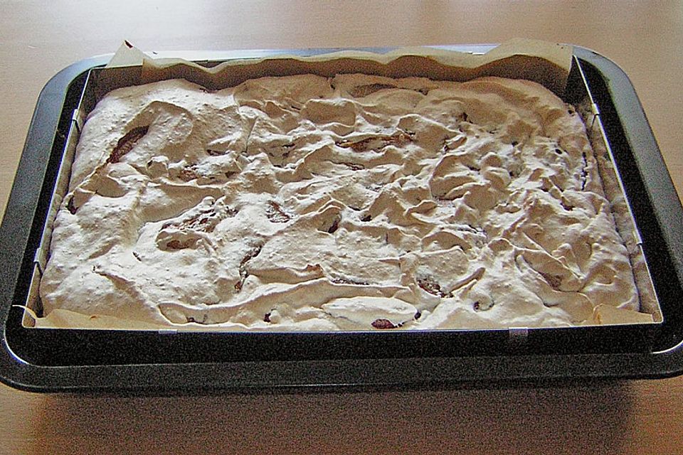 Zwetschgenkuchen mit Mandelbaiser Zwetschgenkuchen mit Mandelbaiser
