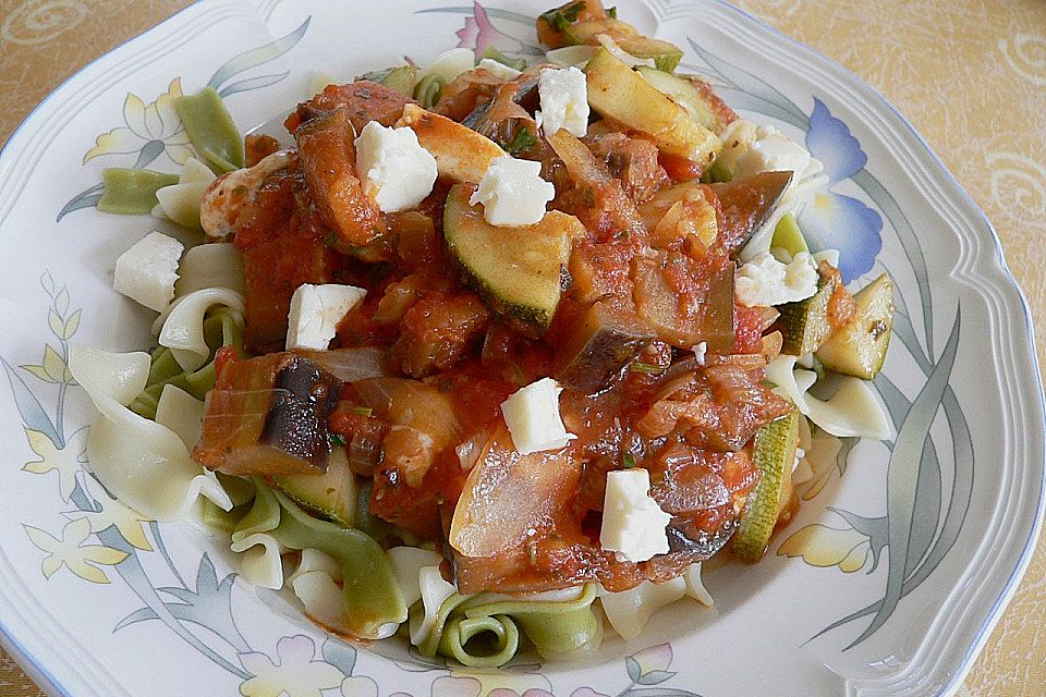 Gemüse - Knoblauch - Nudeln mit Schafskäse