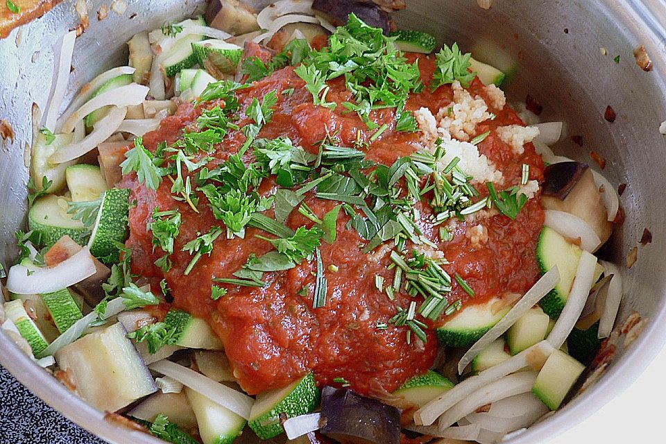 Gemüse - Knoblauch - Nudeln mit Schafskäse