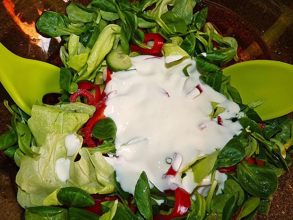 Salat mit saure Sahne - Zitronen - Dressing von susannemsb| Chefkoch