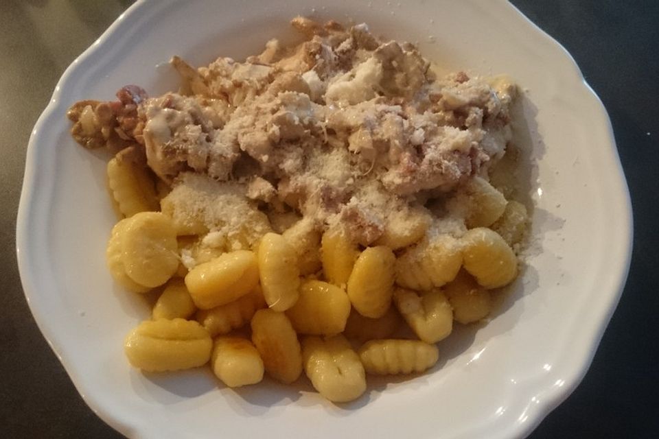 Gnocchi mit Pfifferlingen und Salbei