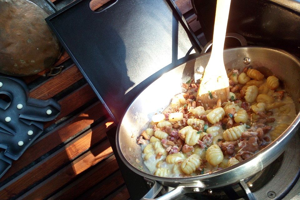 Gnocchi mit Pfifferlingen und Salbei