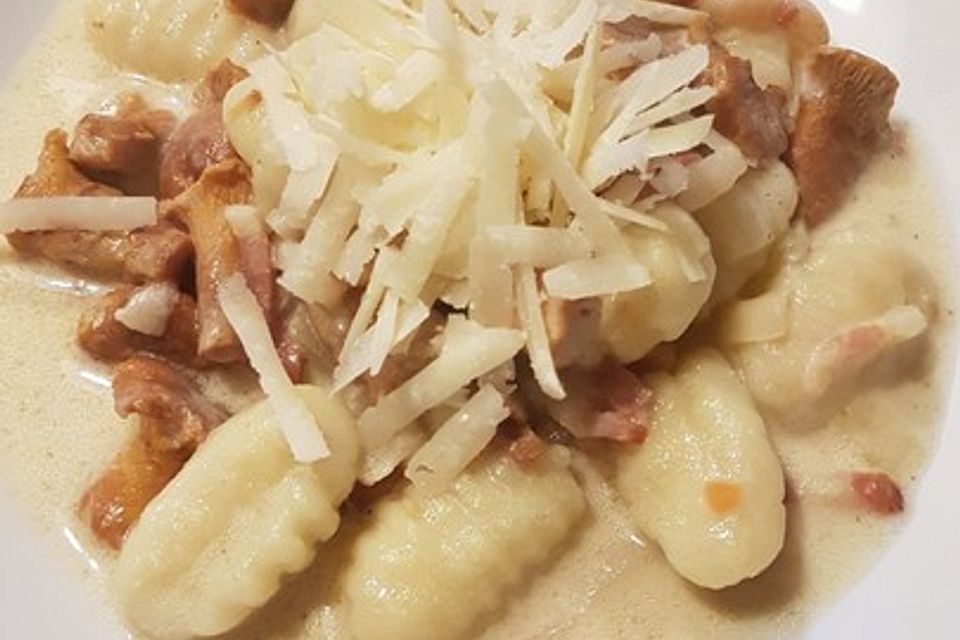 Gnocchi mit Pfifferlingen und Salbei