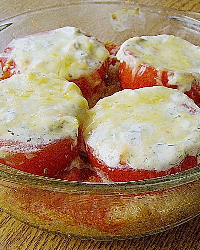 Gefüllte Tomaten auf Amaranth
