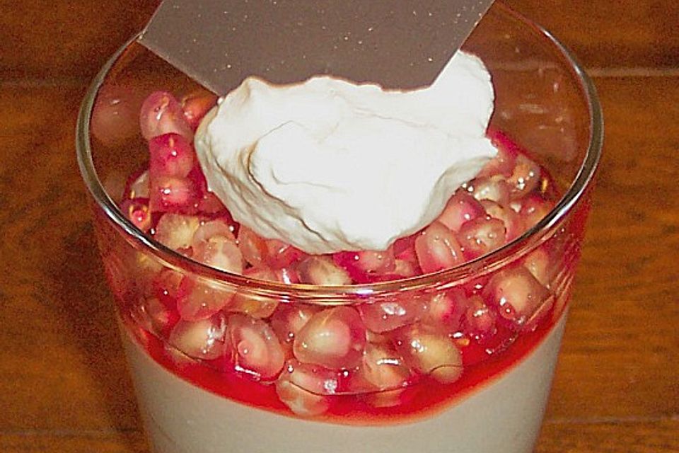 Zitronencreme mit Granatapfel