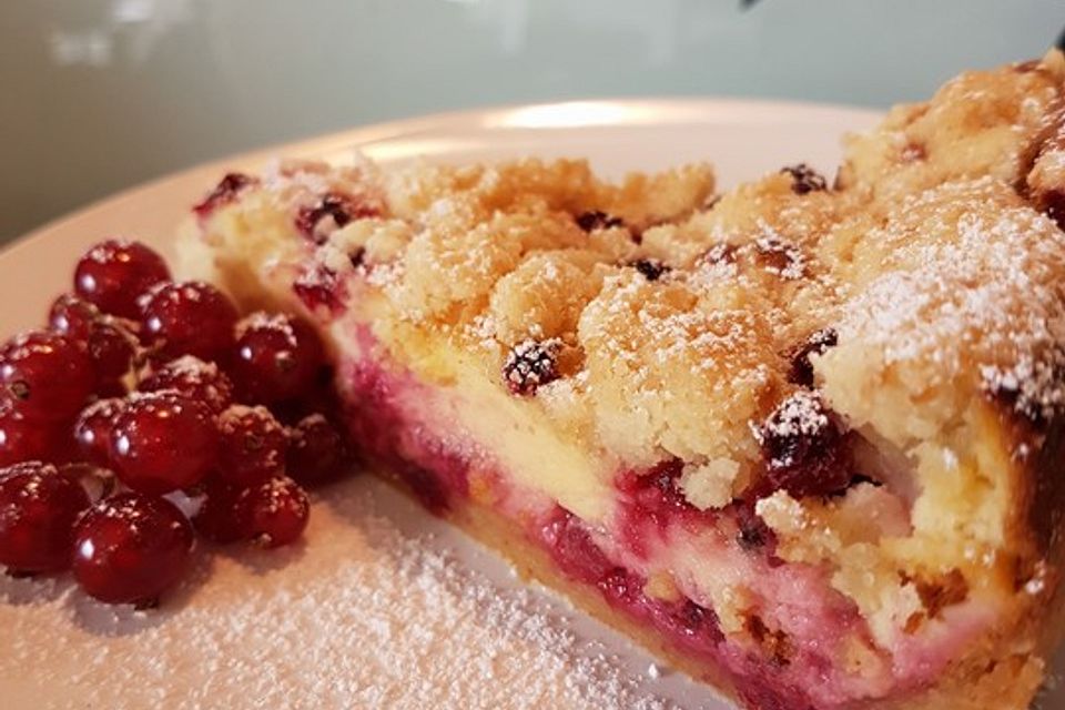 Käse - Streusel - Torte mit Johannisbeeren